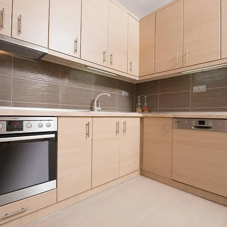 Efi's & Regina's Sea View Apartment *