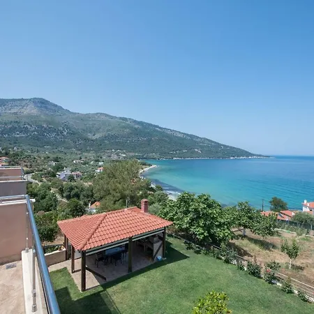 Efi's & Regina's Sea View